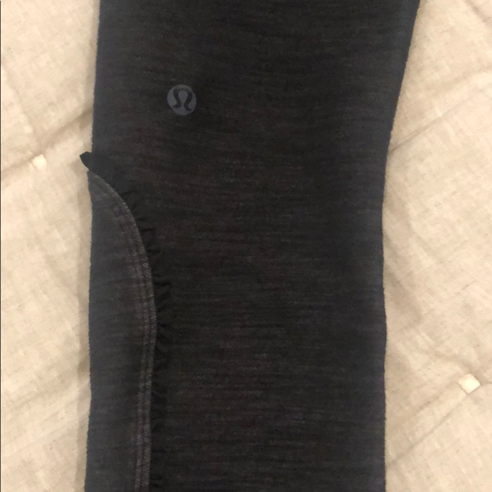 LULULEMON RARE LEGGINGS, SIZE 6